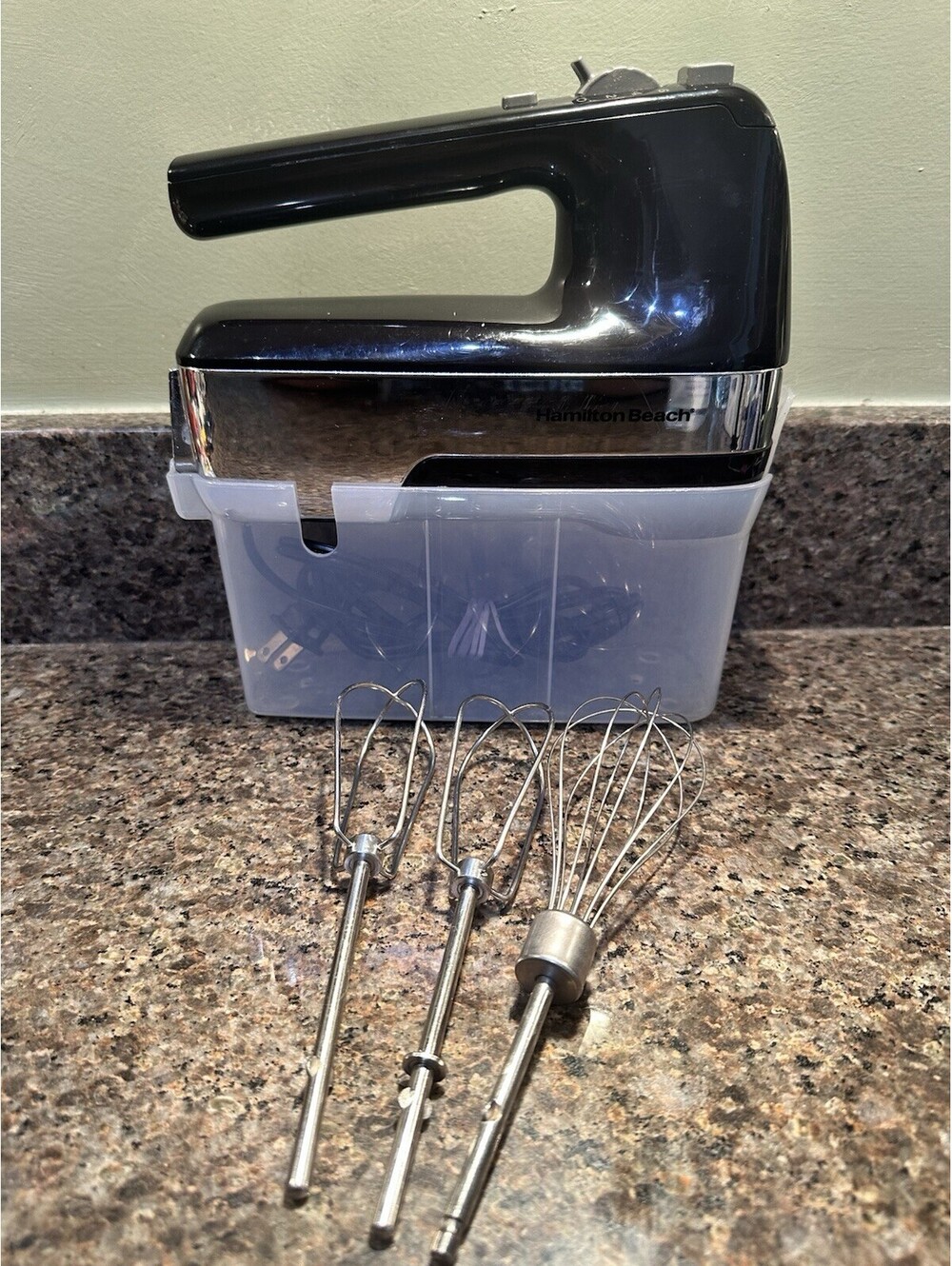 Hamilton Beach 6-Speed Hand Mixer Model 62631 with Snap-On Case & Attachments